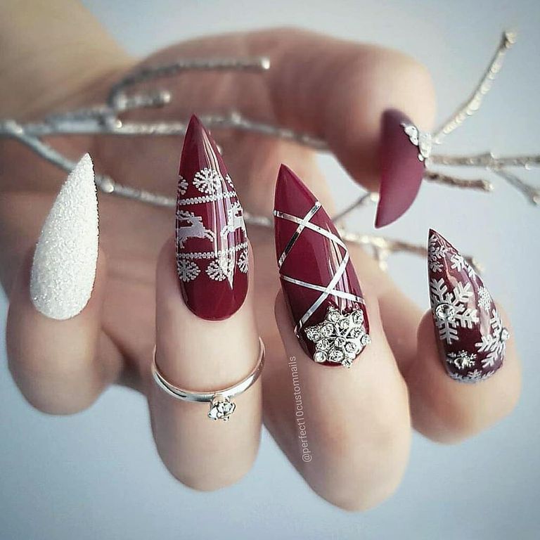 beautyebooking's tweet photo. Now Christmas is just around the corner it’s socially acceptable for every girl to wear Christmas nail design. So inspire with this beautiful image of Christmas nail art design. #Beautyebooking #NailSalon #HairSalon #SalonSchedulingSoftware #BeautyService #BeautyAppointment https://t.co/sS1t94kr0M