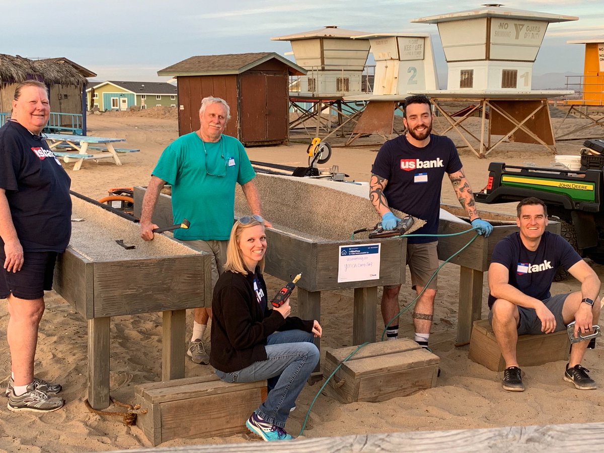 cday88's tweet image. Happy #GivingTuesday! We #GiveTime at @usbank to make home possible by revitalizing games at @ymca Surf Camp, providing kids a fun home away from home in the summers. #CommunityPossible