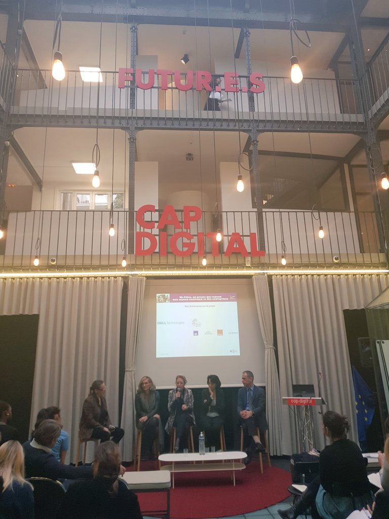 ProjetTEKNIK's tweet image. Touchez du doigt la #transitiondigitale avec #wifilles mais aussi @ProjetTEKNIK en classe ! Le futur se fait aujourd&apos;hui avec le témoignage des entreprises partenaires de #wifilles: @DellEMCFrance @OrangeRSE @Fond_Michelin @AXAFrance @ENGIEgroup #becausegirlscan #refaiteslemonde