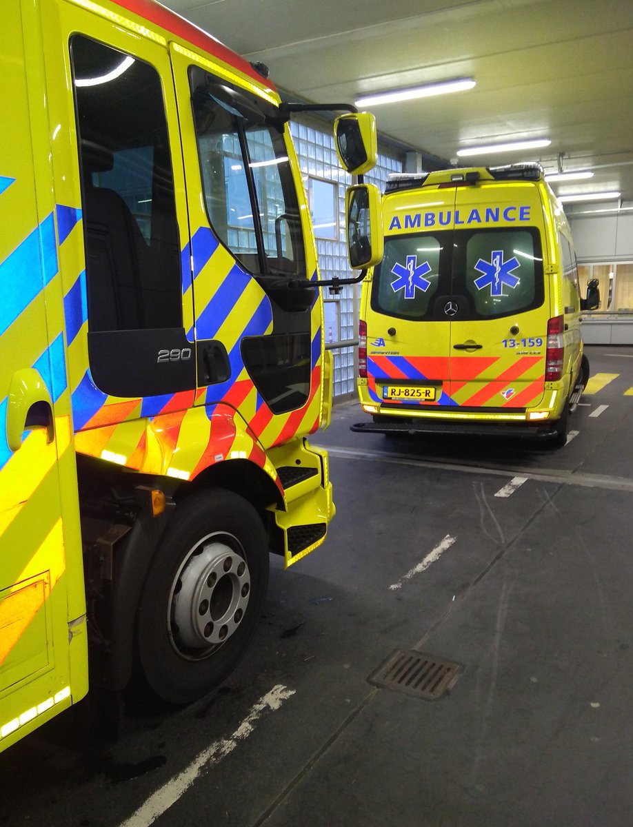 jvo77's tweet image. En dan wordt je bijna ingeparkeerd door @micu_asd #dmvda #kennet