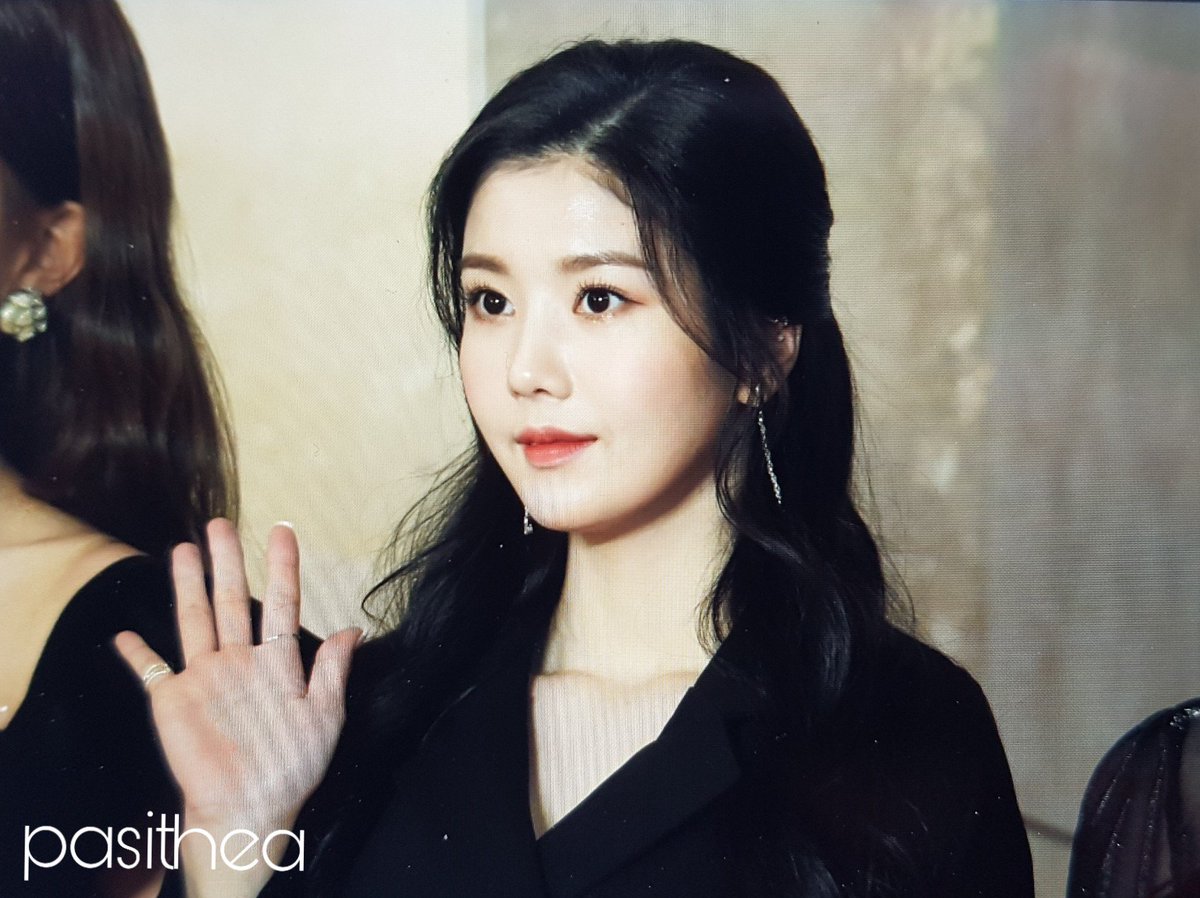 pasithea_95's tweet photo. 181128 AAA 레드카펫

💜

#권은비 #아이즈원
#kwoneunbi #IZONE https://t.co/VbFl2kHcgt