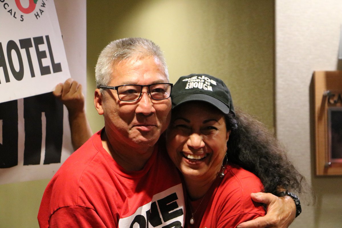 uniteherehawaii's tweet photo. Royal Hawaiian worker Sam, who was on strike with 2700+ other @Marriott workers, refused to shave until we got our contract. On Day 51 of our #MarriottStrike, Hawaii workers approved a historic contract. So after 51 days, Sam shaved his #strikebeard. #1job #1u https://t.co/0caUJ4fZQV