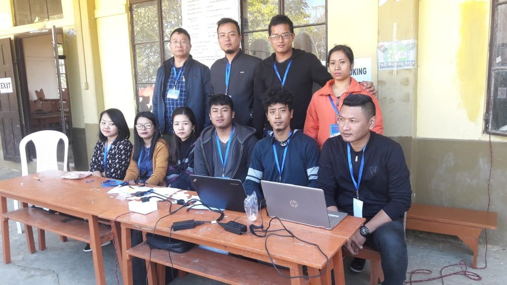ETPolitics's tweet photo. Seen Earlier: Visuals from #PollBooths of #Mizoram | #MizoramElections #LIVE #UPDATES: https://t.co/bEmCQRMKRS https://t.co/R6dGkYT0WV