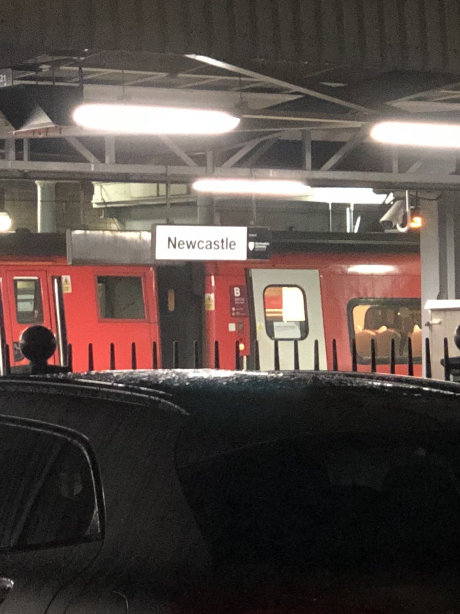 You know it’s too early to be getting a train when the toon is still full of people eating kebabs ! 😳
