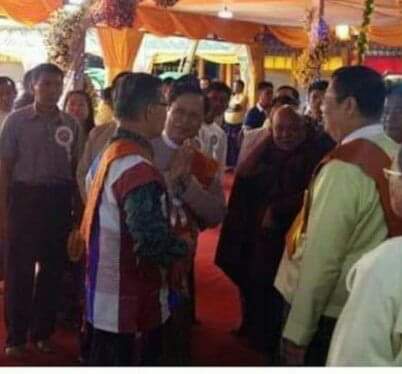 "'ျသဇာ"
သာ၀န္တေယာက္ ဦးခင္ညြန့္ ကိုက်ြတ္က်ဲေနပံုက
ဒါေတာင္ ရာထူး အာဏာ လက္မဲ႕အခ်ိန္ေနာ္