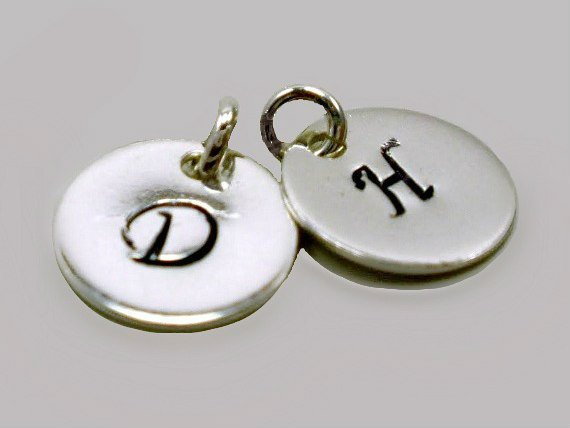 StarringUJewel's tweet image. Sterling Silver Initial Charms: tinyurl.com/ycr53ffu via @EtsySocial #jewelry #etsymntt #initialtag #personalizedinitial