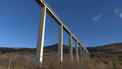 TgrRaiMolise's tweet photo. #Viabilità difficile. La situazione sulla #Trignina. I lavori iniziati al viadotto #Gamberale. Nostra diretta tra poco a #BuongiornoRegine @gpp_rizzo @MGraziaFasc @toninomarone @TgrRai https://t.co/xhKXBtZV29