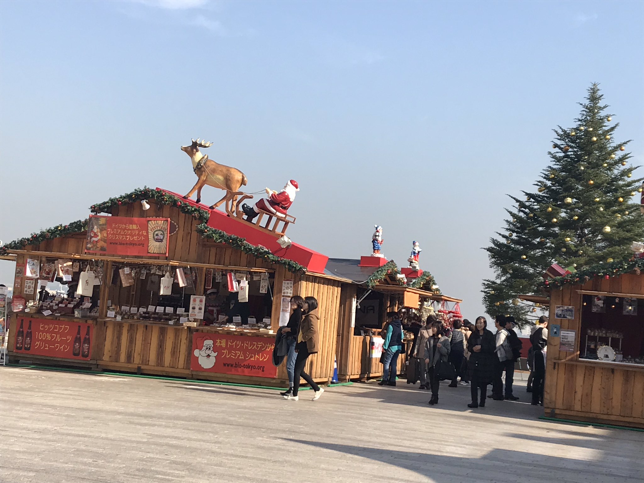 メテオdc在住者のシェーノ Ich Bin In Deutschland すみません 酔っ払い嘘つきました 横浜 赤レンガ倉庫 クリスマスマーケットに来ております 古都アーヘンをモデルにしたかわいい木製のヒュッテが並ぶヴァイナハツマルクト クリスマス