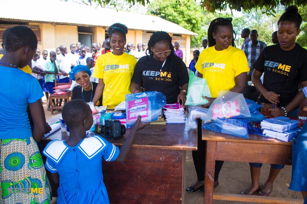 keepmeinsch's tweet photo. Freely you give us , freely we to the them . Thank you for always supporting us . We can never forget to thank you . @enjuba1 @SoSurePads @MovitProductsUg .
#keepmeinschool
#apac2018 https://t.co/zDNNw8P6fJ