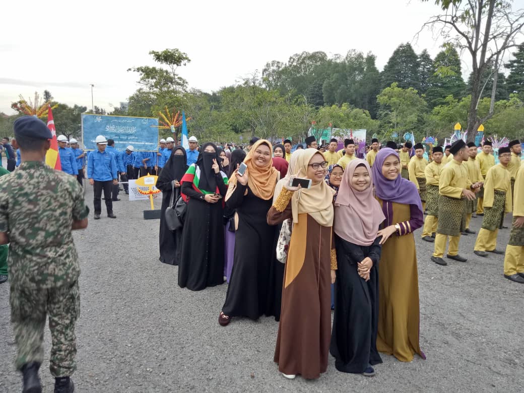 restuintcollege's tweet photo. Sambutan Maulidur Rasul Peringkat Negeri Selangor 2018/1440.
Stadium Melawati Shah Alam, Selangor.
20hb Nov 2018.
Tahniah kepada semua yg terlibat.

#RestuInternationalCollege 
#RestuCollege 
#PengajianTinggiMalaysia
#PendidikanMalaysia 
#Diploma 
#Ijazah 
#Tahfiz https://t.co/A86ypZxUfk