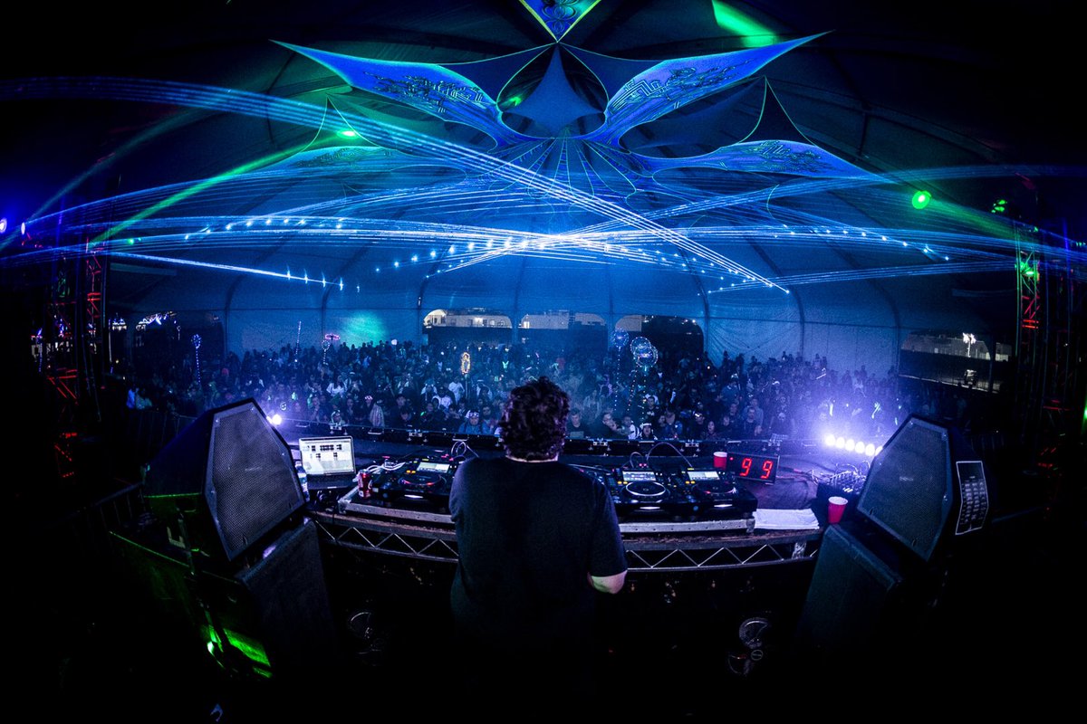 daydinmusic's tweet photo. Last weekend at @DreamstateUSA 💙 https://t.co/tXZQoywVYp
