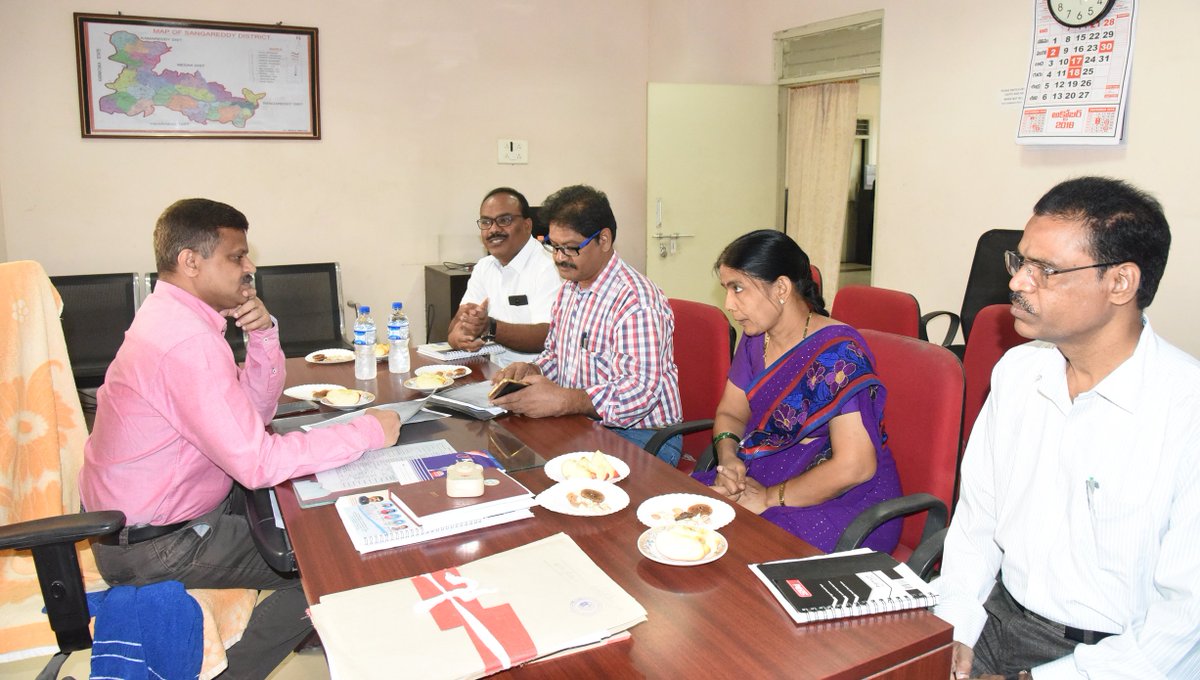 DEOSRD's tweet photo. ఎన్నికలపోటీ చేయుచున్న అభ్యర్థుల వ్యయ లెక్కింపులో ఎంసిఎంసి పని తీరు ప్రధానమైనదని ఎన్నికల పరిశీలకులు ఎం. ఈయాస్ అహ్మద్ అన్నారు #SangareddyDistrict https://t.co/eFs5DzFLfR