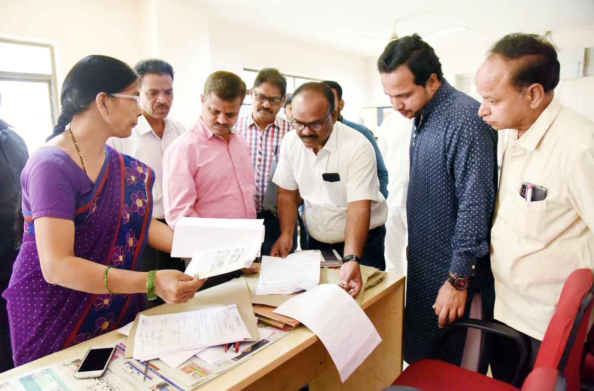 DEOSRD's tweet photo. ఎన్నికలపోటీ చేయుచున్న అభ్యర్థుల వ్యయ లెక్కింపులో ఎంసిఎంసి పని తీరు ప్రధానమైనదని ఎన్నికల పరిశీలకులు ఎం. ఈయాస్ అహ్మద్ అన్నారు #SangareddyDistrict https://t.co/eFs5DzFLfR