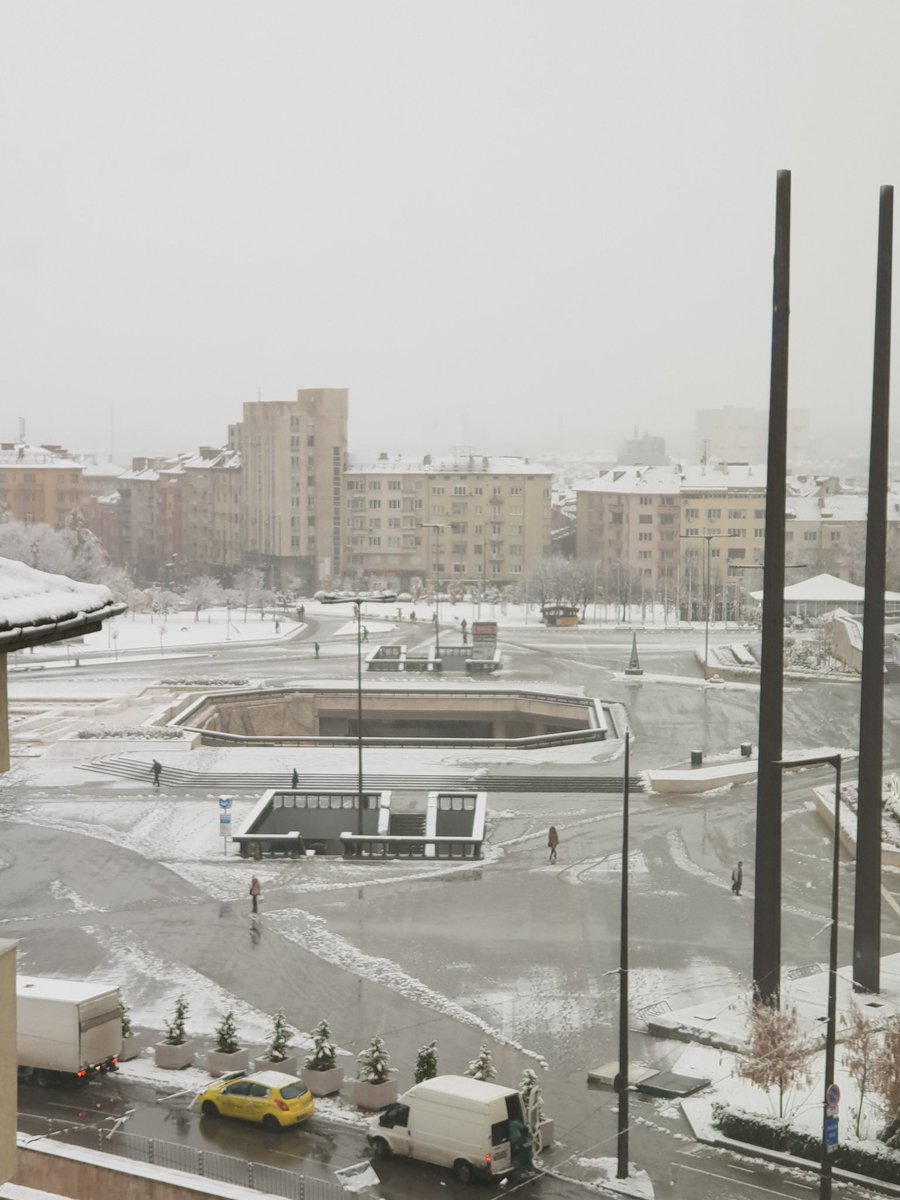 dvdw72's tweet image. Much colder today in Sofia.. But our #televic booth is powered at the Sponsor Hall. Ready for day 2 of #Java2Days. At 11.30 Steven Lauwereins, our Research Lead, will talk about Micoservices. At 17.20 I will talk about the Secrets of Innovation. Kindly invited.
