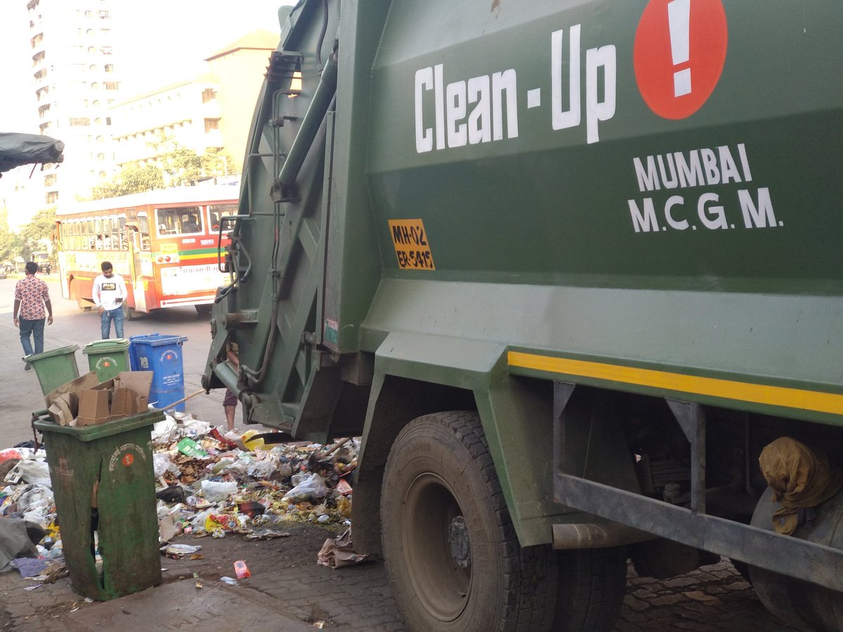 sahib_great's tweet photo. The pictures of Modi yogi Amitabh and Sachin are just drama and Dramebaaz I while these are the true soldiers of swach India who keep our roads and surroundings clean I salute these foot soldiers who I daily see performing this arduous task the unsung heroes of Mumbai I salute https://t.co/sVeQDIpCOn