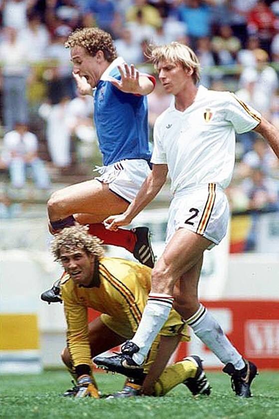 OldFootball11's tweet photo. #JeanMariePfaff #JeanPierrePapin and #PatrickVervoort in the match between #France and #Belgium at #WC1986. https://t.co/hrkuRIm5G9