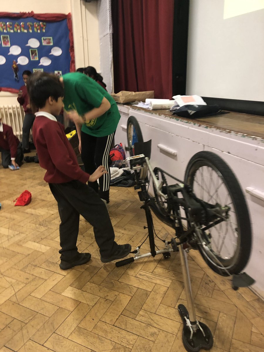 BarhamPrimary's tweet photo. Welcome to the #BikeIt assembly. Look out for the #GoldenLock🔓 on your bike or scooter from next week. The JRSO’s are going to be checking who had been riding to school each week on a bike 🚲 or scooter 🛴 . #Sustrans #Prizes #GiveAways #GoBarham https://t.co/aMZTDqPTsF