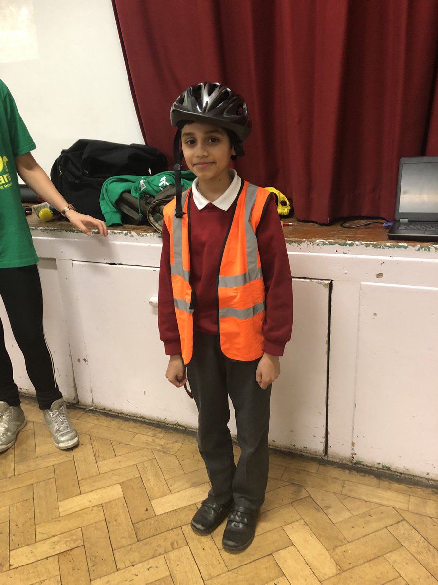 BarhamPrimary's tweet photo. Welcome to the #BikeIt assembly. Look out for the #GoldenLock🔓 on your bike or scooter from next week. The JRSO’s are going to be checking who had been riding to school each week on a bike 🚲 or scooter 🛴 . #Sustrans #Prizes #GiveAways #GoBarham https://t.co/aMZTDqPTsF