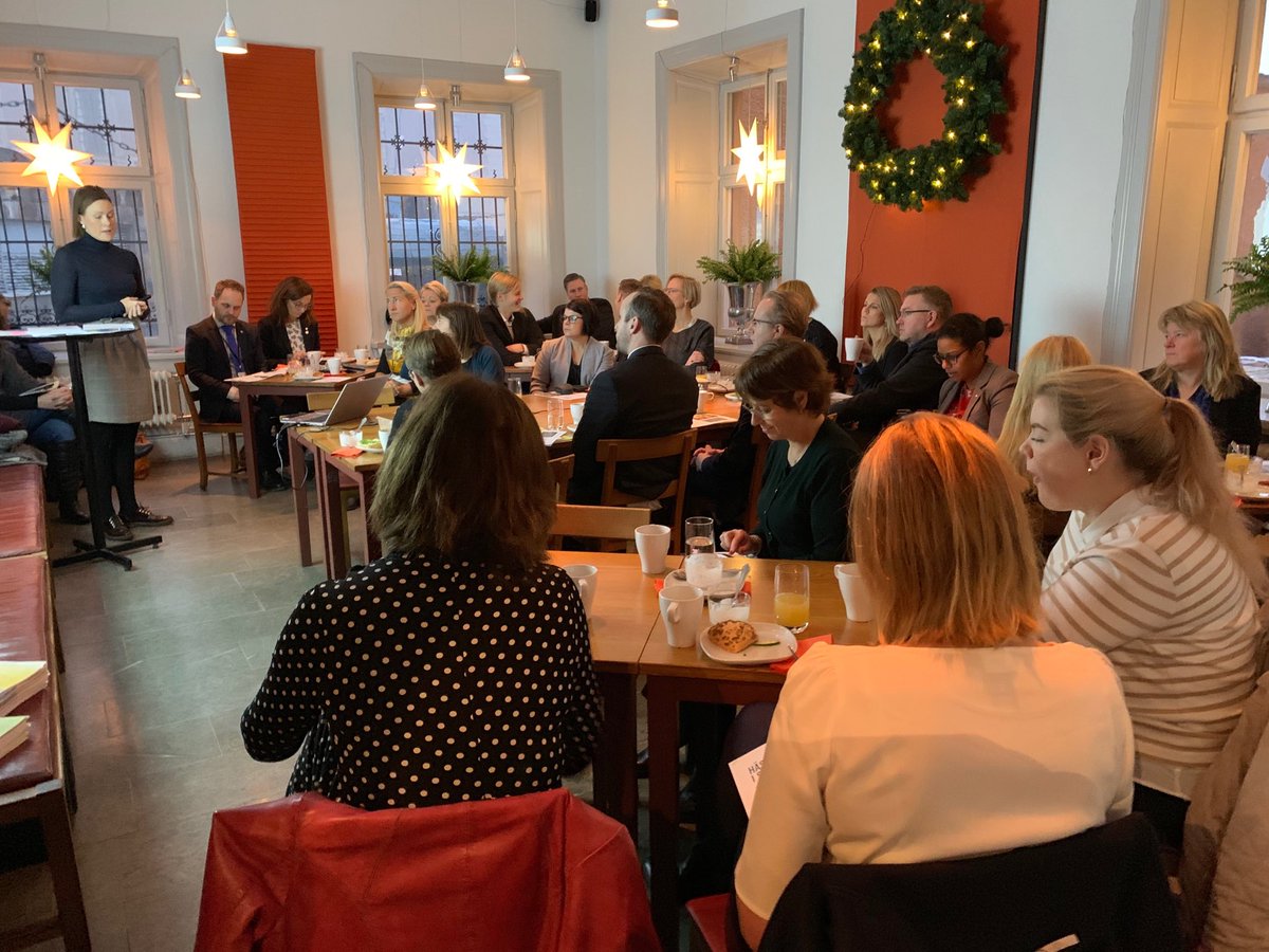 StJohanson's tweet photo. Nya riksdagsledamöter - större hästintresse - rekorddeltagande på frukostmöte. https://t.co/SSYWwuVvPS