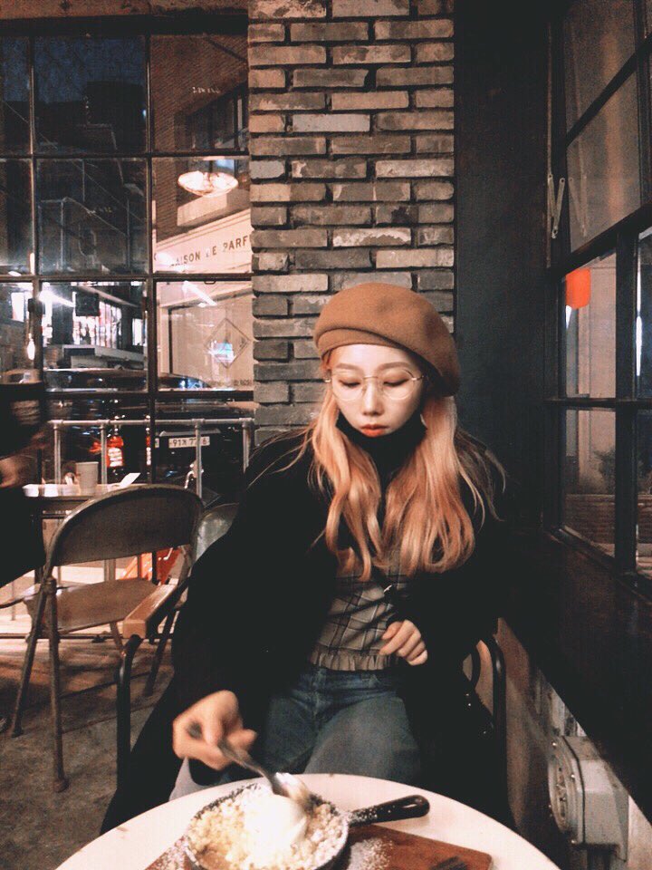 hf_dreamcatcher's tweet photo. [#한동] 저메추 햄버거 🍔 🍟 저디추 apple pan 🍎 저사추💕 한동 😜
#드림캐쳐 #Dreamcatcher https://t.co/4K2i1ln9xR