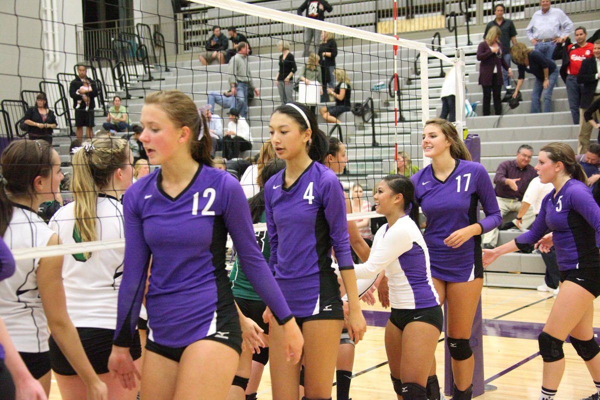 StopActionPhoto's tweet photo. on 9/9/2010 @issyvolleyball inaugurated the new high school gym https://t.co/zPvmEivnh4 @HighIssaquah @issyrefs @IHSEaglesTweet @IHS_Soccer https://t.co/Pi5MpElg3c