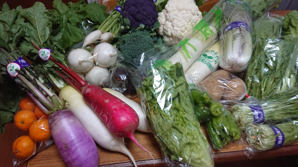 magicpman's tweet image. 世田谷の農家さん三軒回って……、二子玉ファーマーズマーケット観てきたら……いつの間にやらこんなになっちゃった(^^;