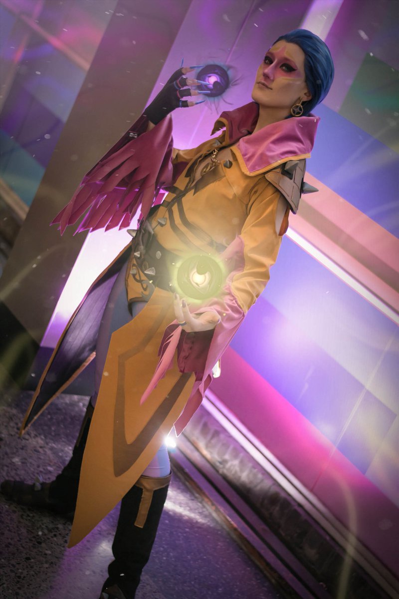 teamjasinic's tweet photo. "One hand gives, the other takes away." 

First photo of Jase as Glam Moira and we are so happy with the result 😭💕 

Photo and edit by @allhailthefireh !
Costume made by @Gryphinic
and @Jaselant ❤

@PlayOverwatch 
@Blizzard_Ent https://t.co/SvXMIMOXXd