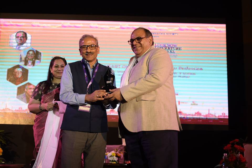LitFestPost's tweet photo. Heart Over Mind - Passion or Profession.
Dr. Shobhit Chawla, Vandana Sehgal, Dr. Srinivas in conversation with
Jaideep Narain Mathur.
#LLF #Litfest https://t.co/gkHdRyLPNk
