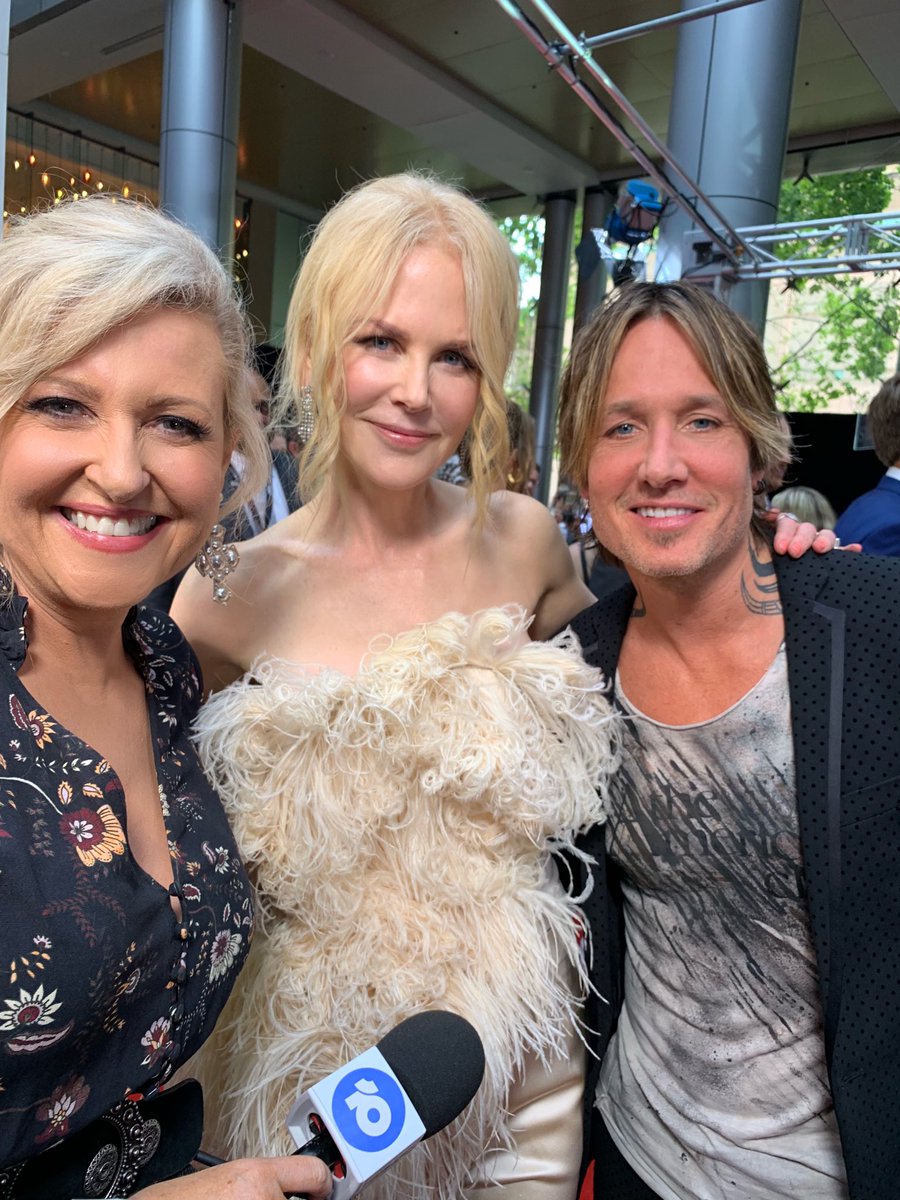 AngelaBishop's tweet photo. The host of the 2018 #ariaawards @KeithUrban and his gorgeous wife #NicoleKidman are stoked to be home celebrating great Oz music #TenNewsFirst @Studio10au https://t.co/NWJkYDqw6J