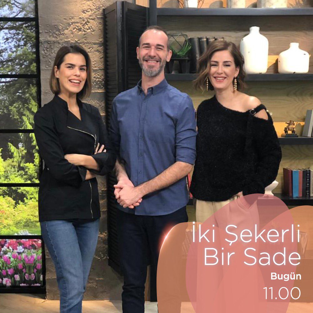 Bugün İki Şekerli Bir Sade'den çikolata kokuları yükseliyor! Gıda mühendisi Özge Yücesoy ile çikolata yapacağımız İki Şekerli Bir Sade, bugün 11.00'da beIN GURME'de!