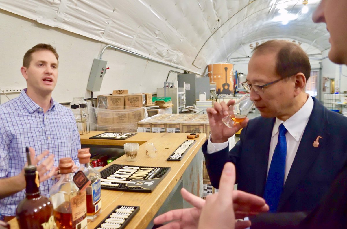 MofaJapan_en's tweet photo. 【#JapanBrandProgram】Hajime Kunai from Hombo Shuzo Co., Ltd, Japanese Whisky expert, visited the U.S. and Canada from Nov. 1 to 10 to showcase the rich flavor of Japanese whisky!
https://t.co/zx5GOfetBL https://t.co/Ewky7EKEnD