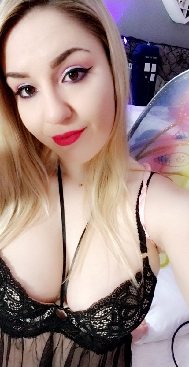 weaverbear1's tweet photo. My #WomanCrushWednesday is the #WorldClassWoman and #WickidlyCurvedWonder who is a fanatical #HumpdayHottie - @MissHeatherbby - she is... amazing. Beautiful, sexy, sassy, thicker than a milkshake and twice as sweet.
Follow her and check her links for awesome content!! https://t.co/JHtOab7MEP
