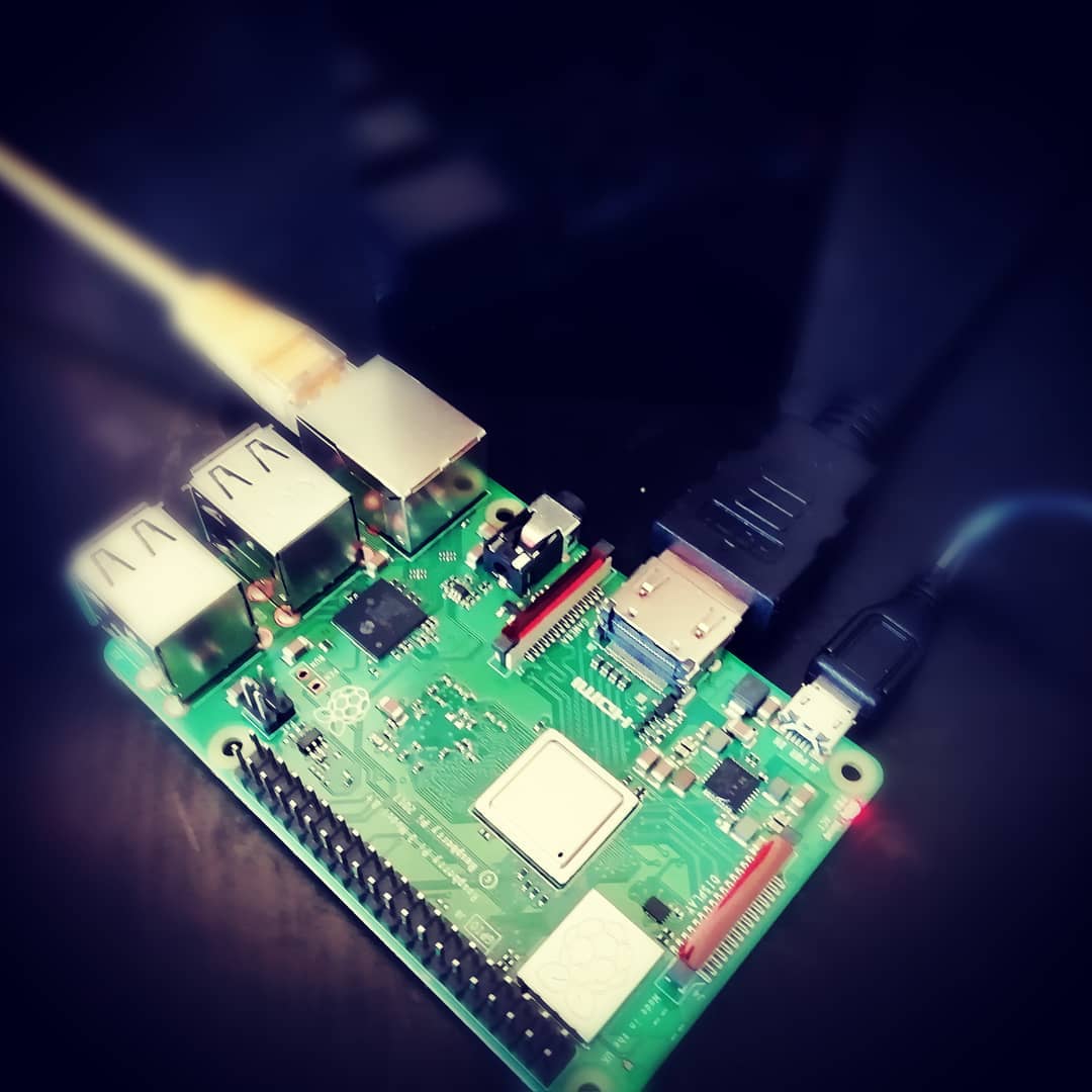 JavierSebastia's tweet image. Probando mi nuevo juguetito. 😋
#raspberry #raspberrypi3🍇 #raspberrypi3bplus
