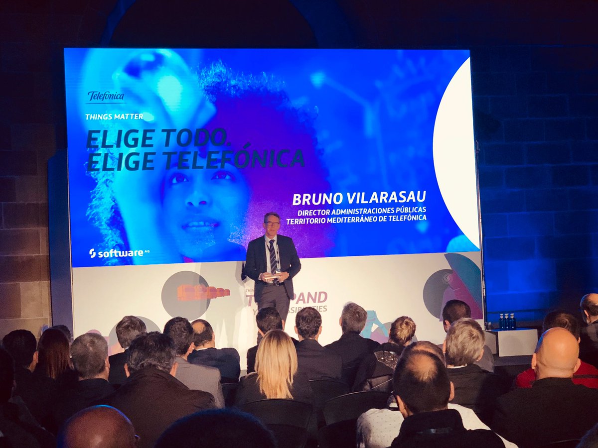 BlascoIrene's tweet photo. Y para finalizar el evento #thingsMatterTEF @brunovilarasau Director Administraciones Públicas Territorio Mediterráneo, Elige Todo, Elige Telefónica @TelefonicaCAT https://t.co/JGtbFnZxJW