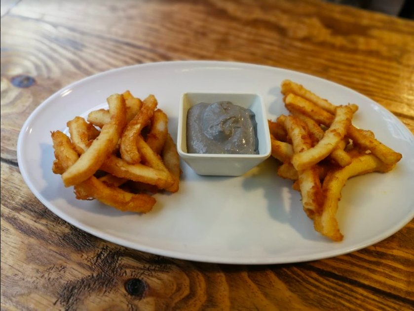 A veces los platos de toda la vida son la mejor de las opciones  Como estas rabas de calamar con alioli negro ¡Mmm que pinta! #Elcano