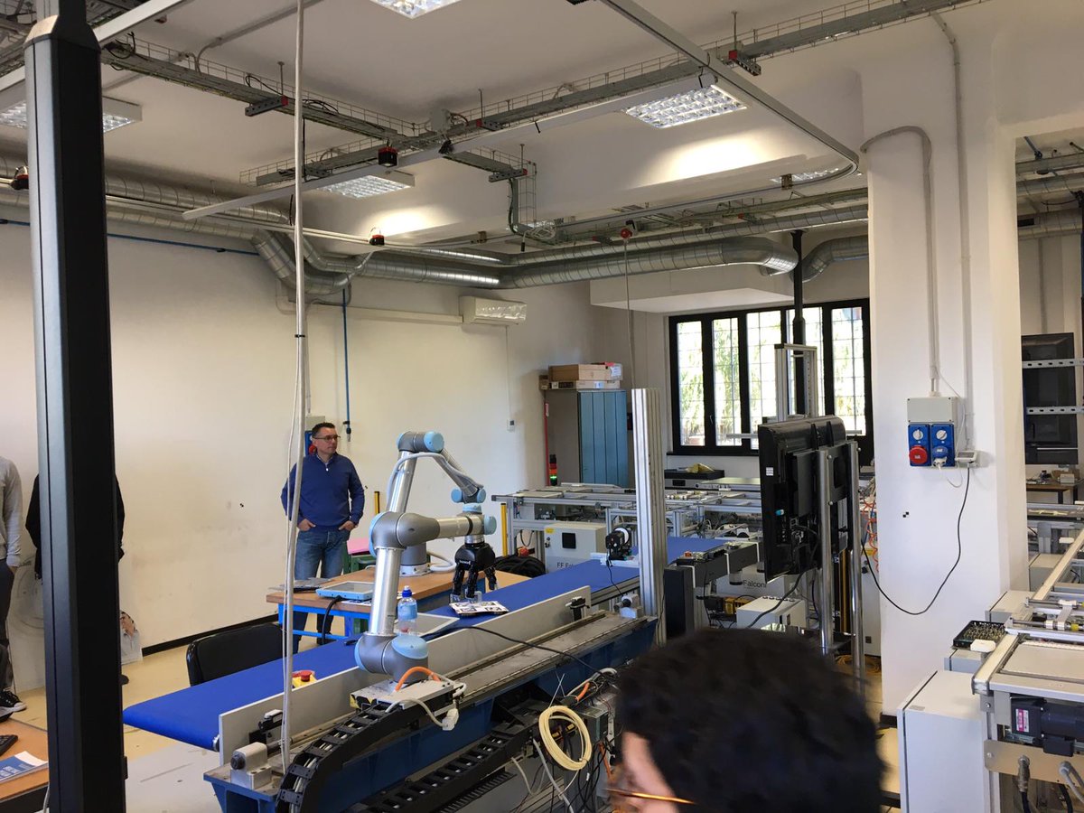 FdF_FinalEvent's tweet photo. Visita impianto pilota (Fabbrica evolutiva e riconfigurabile) @StampaCnr #demamufacturing #stiima #fabbricadelfuturo #factoriesofthefuture #FdF_FinalEvent2018 https://t.co/QhLaKWGCXZ