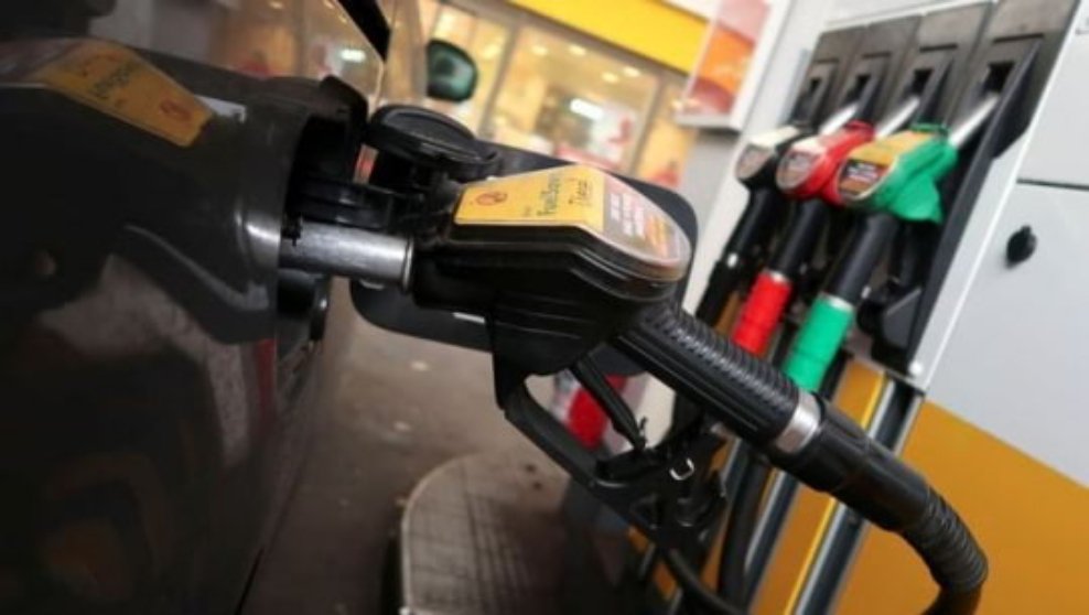 A Espanya i a altres països de la UE, en les dècades vinents es vol prohibir ⛔️ la venda de cotxes amb motors de combustió 🚗💨. Així donarem pas a una millora en la #contaminació i #sostenibilitat del clima. Llegiu l'article👀 bit.ly/2DvLlrR
#bicinity #bicilògica