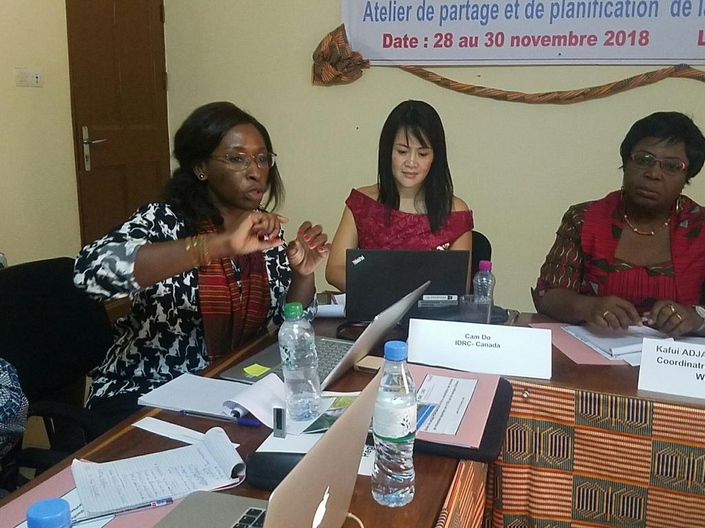 WILDAFAO's tweet photo. Discussion autour des axes de convergence. 
Les participants souhaitent arriver à des résultats innovants en matière de lutte contre le Mariage precoce en Afrique de l'Ouest. 
@IDRC_AFRIQUE #EnoughWithTheSilence #EndChildMarriage @ramata_thioune https://t.co/XmyaHSFx28