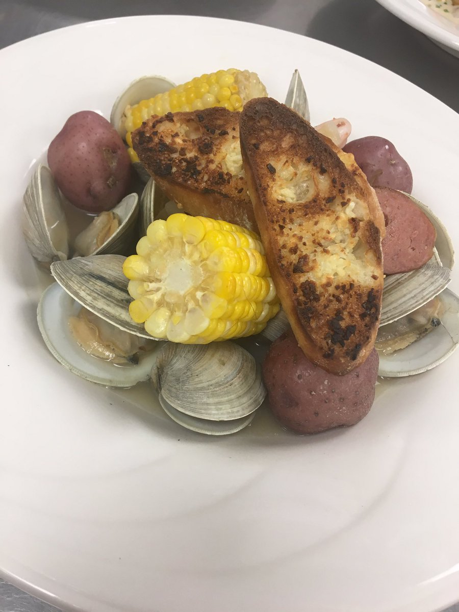 cheflil_yj's tweet photo. Clam bake last week went well 🐚 #CUL280 https://t.co/lSnmQsrzVP