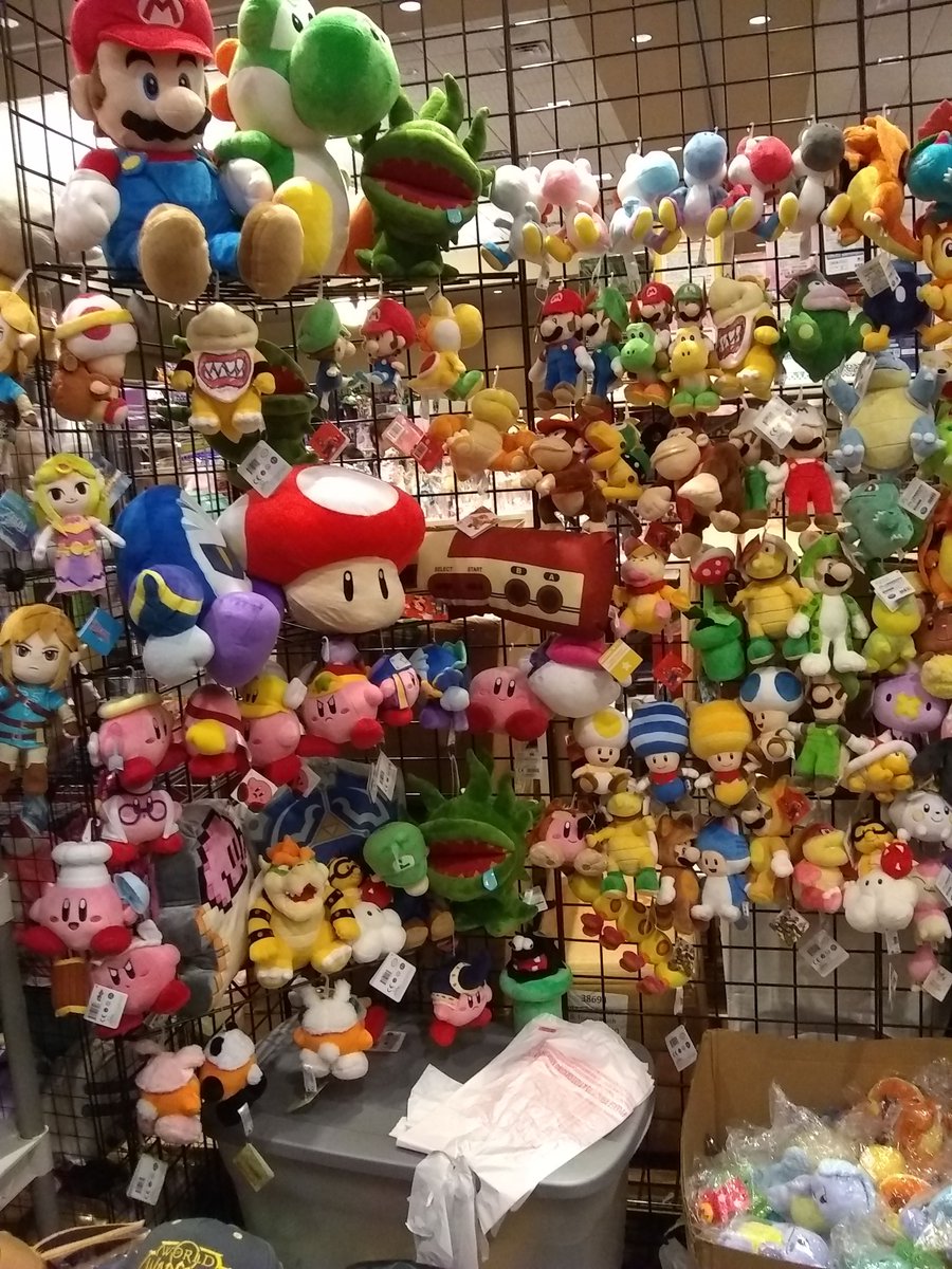 willfoxpiano's tweet image. look at all this stuff I didnt buy
#animecon #daishocon2018