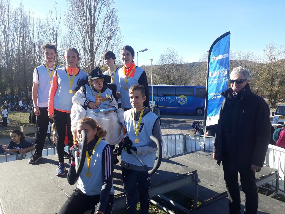 #CrossUNSS podium #SportPartagé en joelette 💙
Collège de volx 
Un immense merci pour ce beau moment de partage ✨ <a href="/handisport_paca/">CRHandisport Provence-Alpes-Côte d'Azur</a> 
#LeDéFit