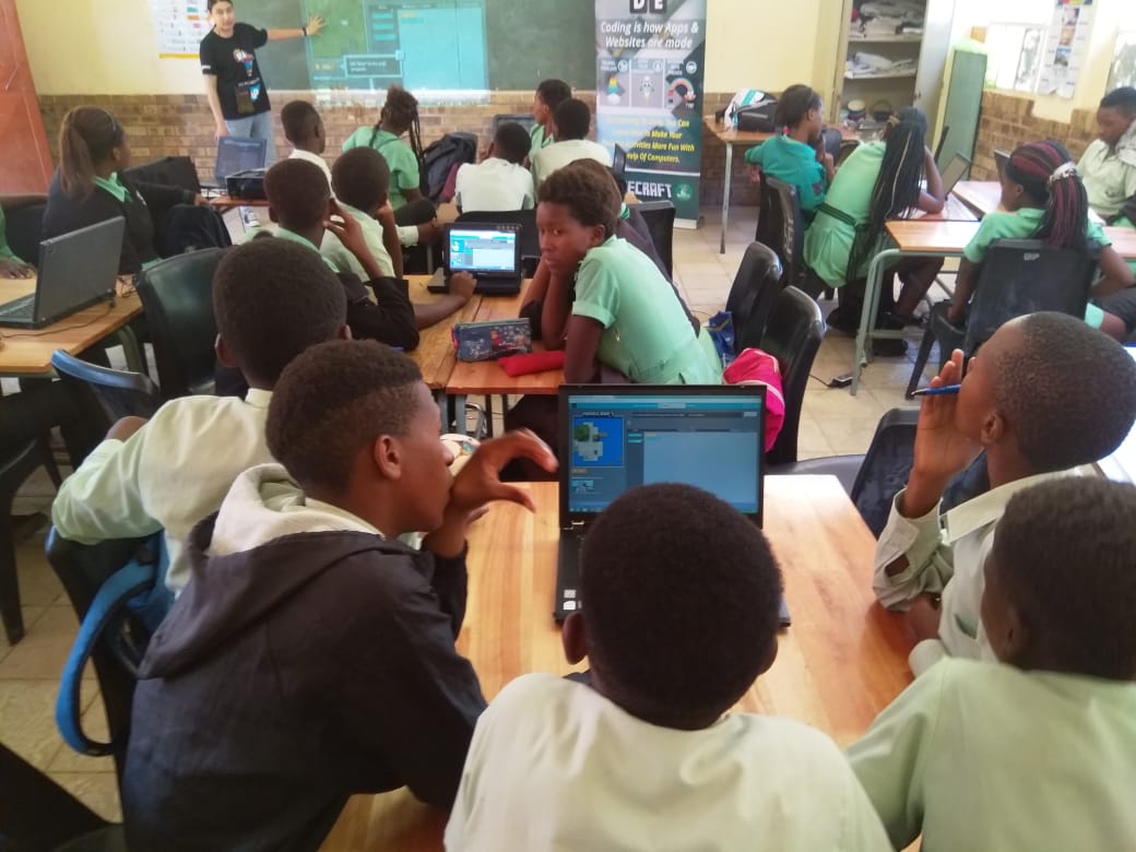 Siyafunda_ctc's tweet image. #ScienceTechnologyEngineeringMathematics is the way to go. #Siyafunda #JuniorAchiverSouthAfrica thank you for giving children a chance to excel. We would also like to thank #SetshabeloPrimarySchool in Welkom - Free State for welcoming our team to #CODE with you. Well done!👩‍💻👌