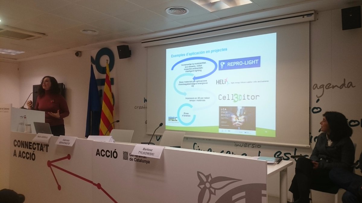 energia_ris3cat's tweet photo. Anàlisi de cicle de vida LCA en materials per l'energia: @gabybenve de @IREC_energia, parla de la eina ambiental pròximament disponible del projecte #LCAEnerboost de la Comunitat @energia_ris3cat @accio_cat #S3Chemproject https://t.co/NYKQGJS3DT