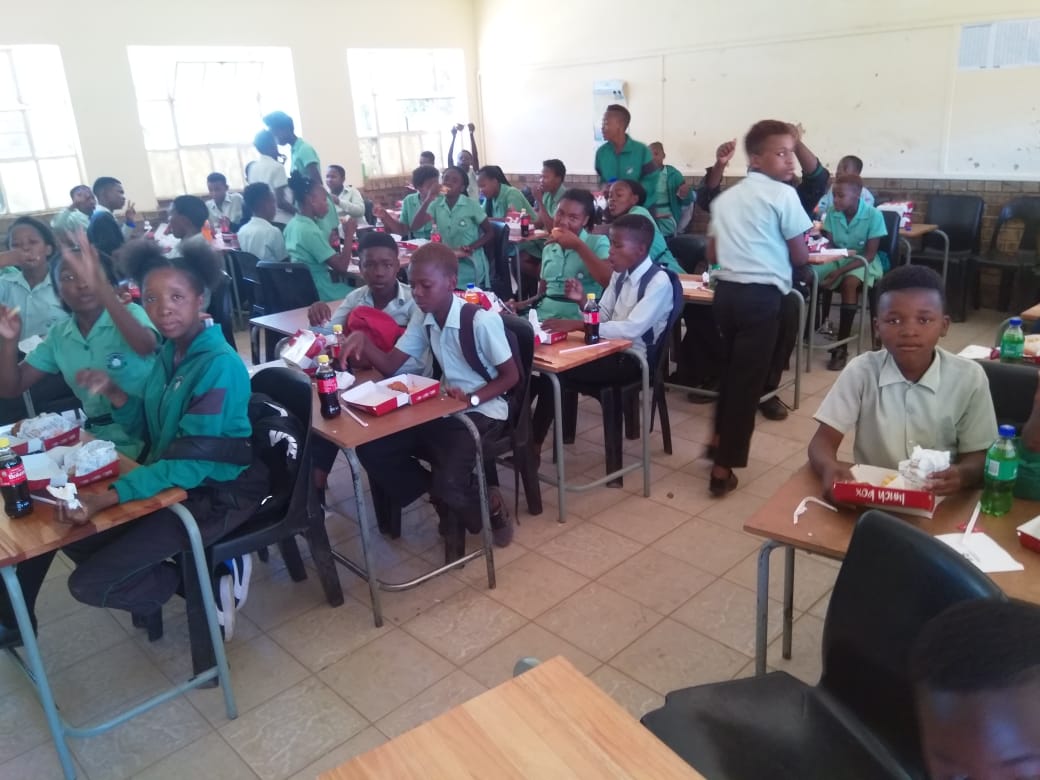 Siyafunda_ctc's tweet image. #ScienceTechnologyEngineeringMathematics is the way to go. #Siyafunda #JuniorAchiverSouthAfrica thank you for giving children a chance to excel. We would also like to thank #SetshabeloPrimarySchool in Welkom - Free State for welcoming our team to #CODE with you. Well done!👩‍💻👌