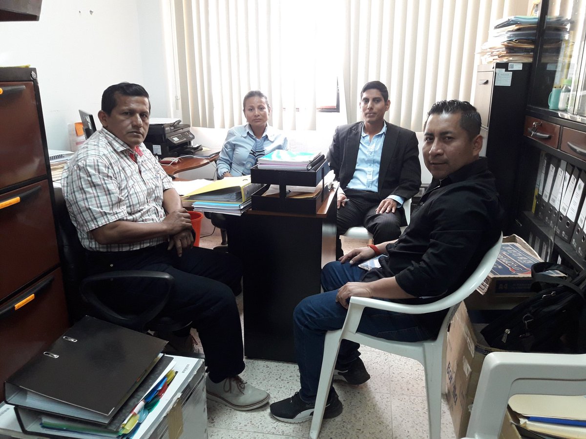 Directivos de la cámara de turismo de la provincia de Santa Elena reunidos con representantes de la upse para tratar temas de vinculación.