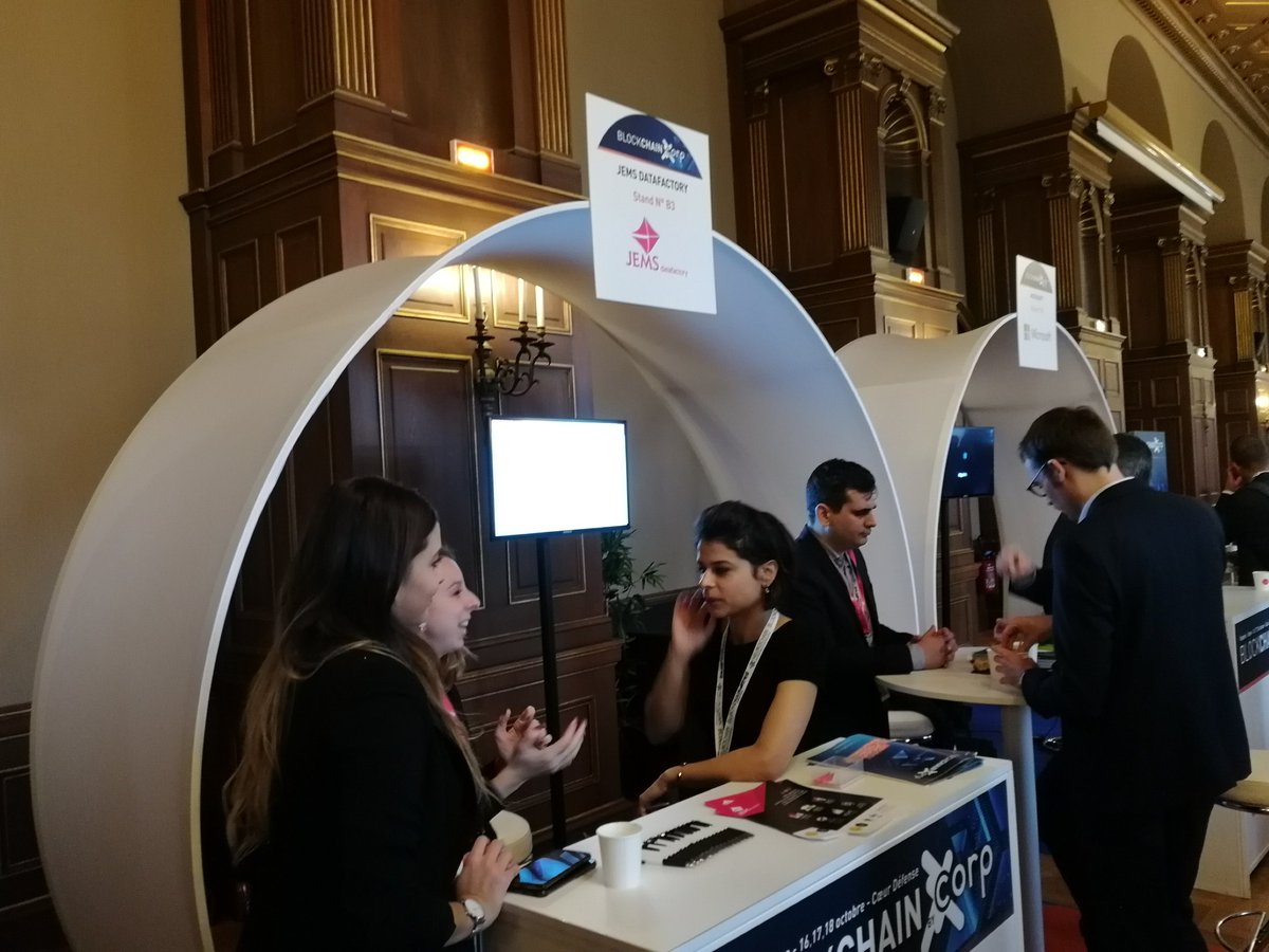 Blockchain_fra's tweet photo. Pause #networking sur le stand @jemsgroup au #BCPARIS https://t.co/WEsehTrSeZ