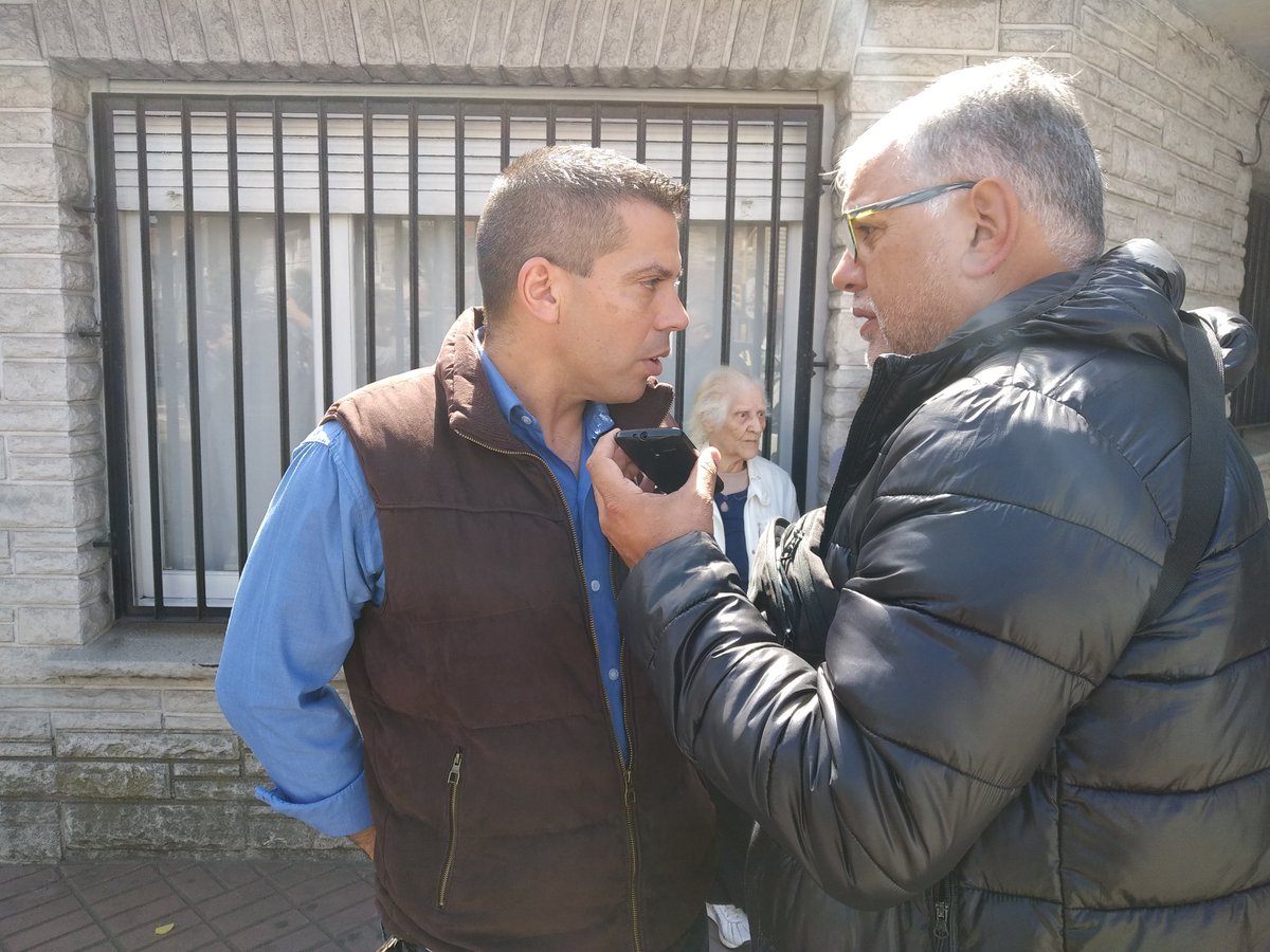 #Ahora Charlamos con <a href="/RadioLu9/">LU9 Radio</a>  para el programa de <a href="/AndresCosmai/">Andres Cosmai</a> respecto de las obras de asfalto que llevamos adelante desde @VialyAlumMGP. Gracias Sergio Evangelista por acercarte. 
#HaciendoJuntos #Prensa #MardelPlata