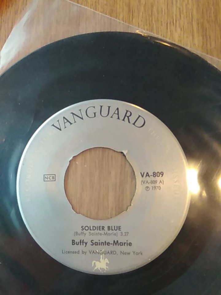 BjorkbackaHannu's tweet image. I can't velieve my luck! Kiitos, Lauri! Joulu tuli aikaisin Buffyn tunnetuin ja menestynein single saa hyvän kodin. #SoldierBlue ja Elviksenkin levyttämä #UntilItsTimeForYouToGo