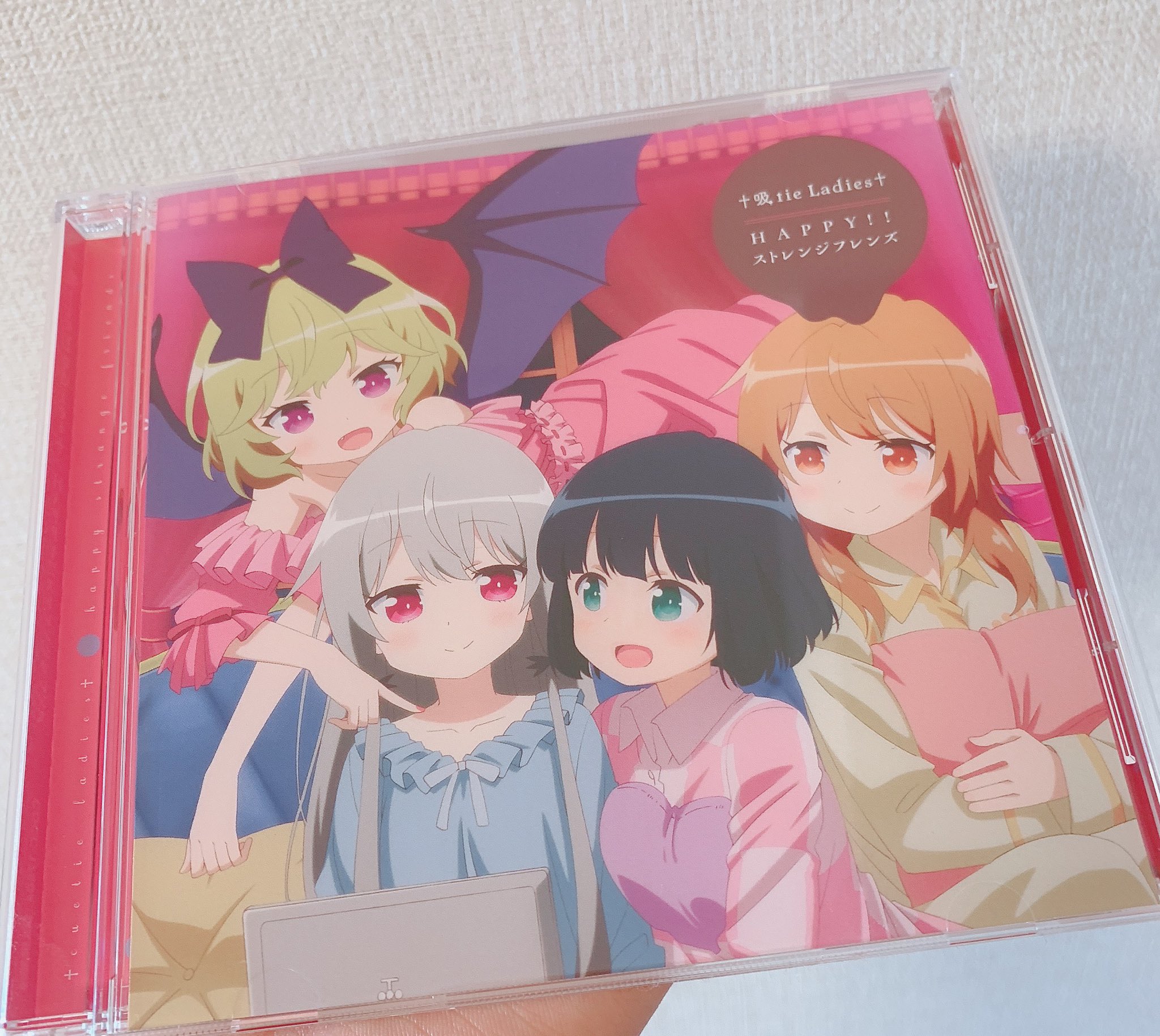 和氣あず未 となりの吸血鬼さん の主題歌cd発売してるよ Opもedもどっちも好きすぎるんだよコレ 最終回にこれ聴いたら絶対泣く気がするんだけどね フ いつか4人で歌う時あるのかなぁ 吸血鬼さん T Co Azn3em3dlt Twitter