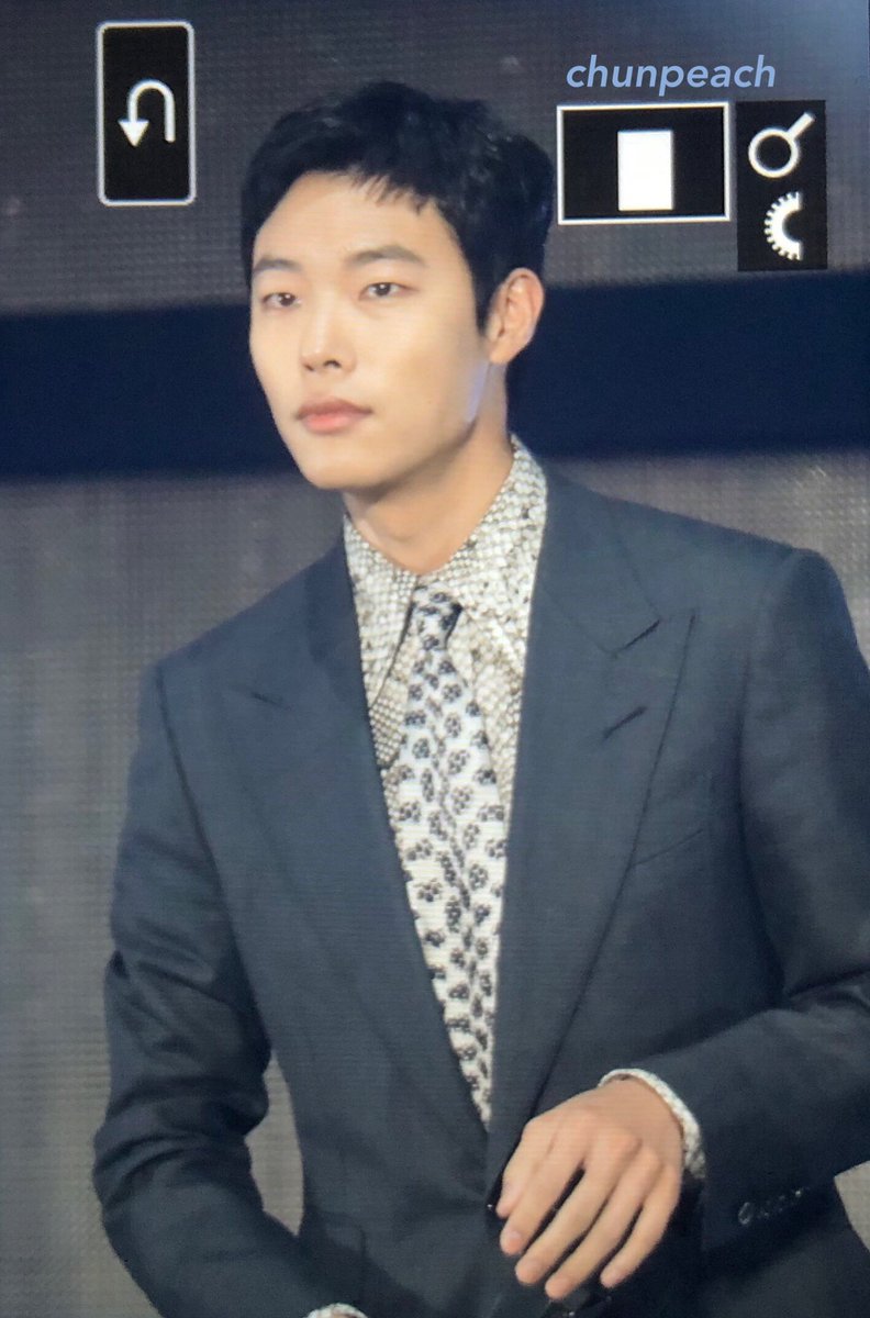 181128 aaa 고생 존나게 많았습니다,, 축하합니다,, #류준열